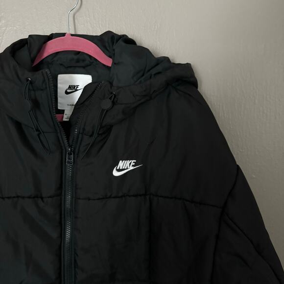 NIKE Classic Black Hooded Cropped Puffer Jacket Size Medium casual comfort - Picture 3 of 9